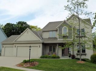 2704 River Ridge Dr, Waukesha, WI 53189