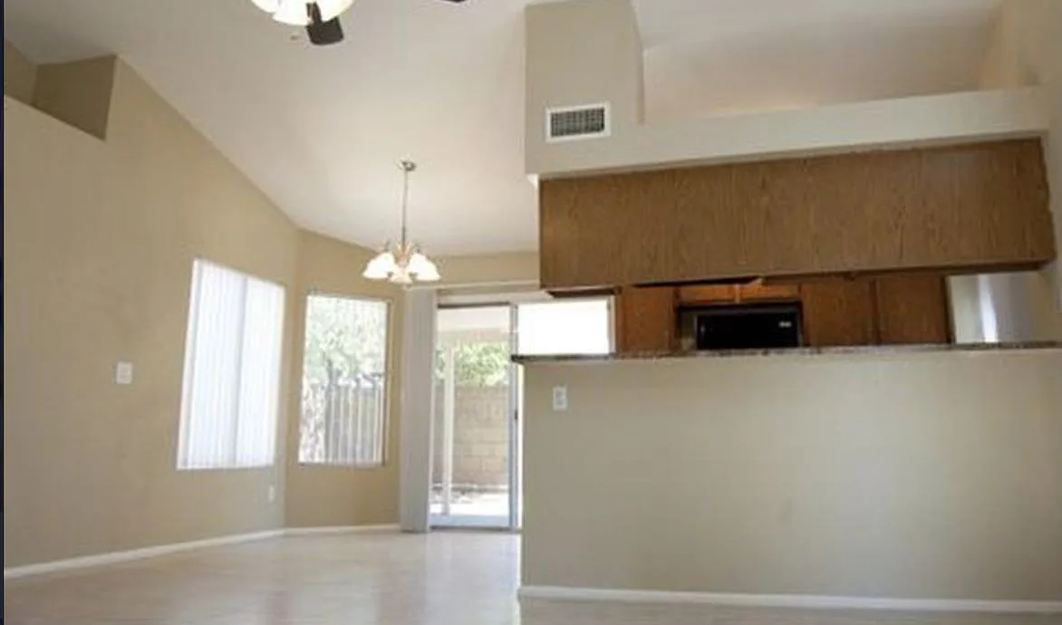 3 bed, 1209 sqft, $2,150 — Photo 2