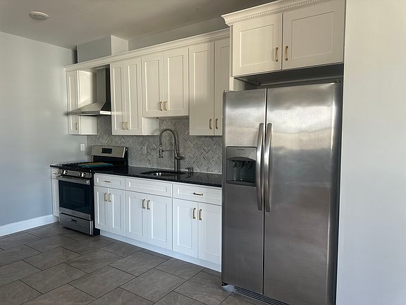 2nd image of 520 Park Ave #2