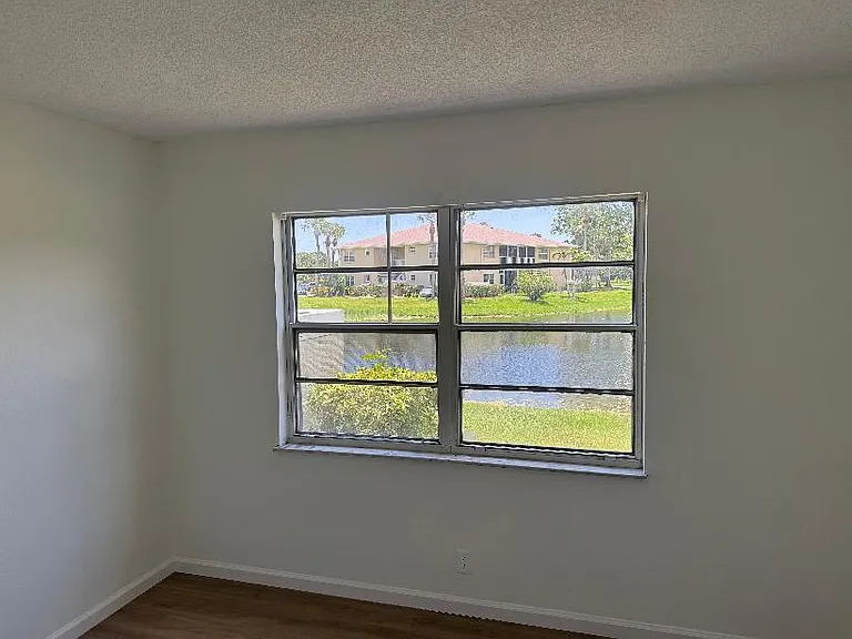 1531 SE Royal Green Cir #106 — Photo 8