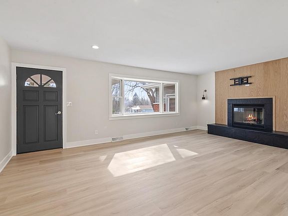 5th image of N56W36792 Cherokee ROAD