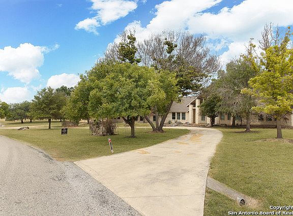 3rd image of 938 SADDLE CLUB DR
