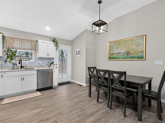 5th image of 102 Ashley Dr