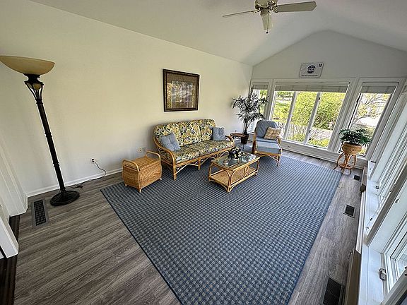 5th image of 5 Merryhill Ln