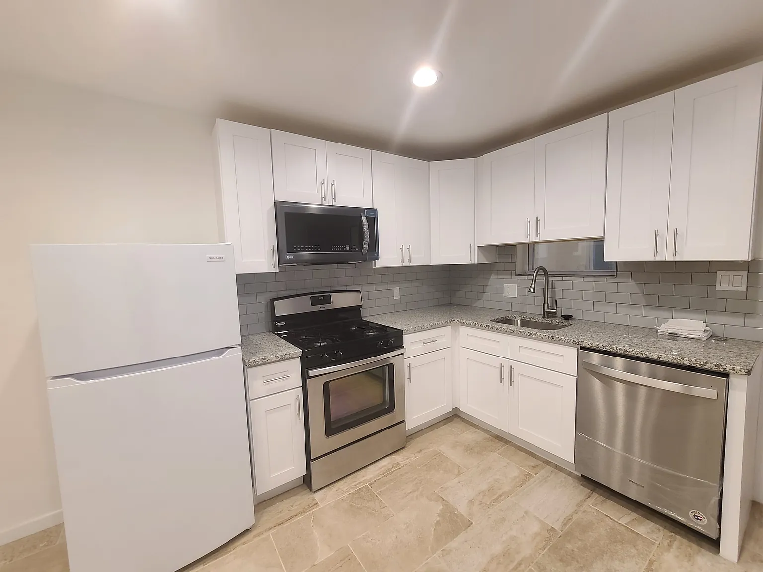 2 bed, 1200 sqft, $1,390 — Photo 3
