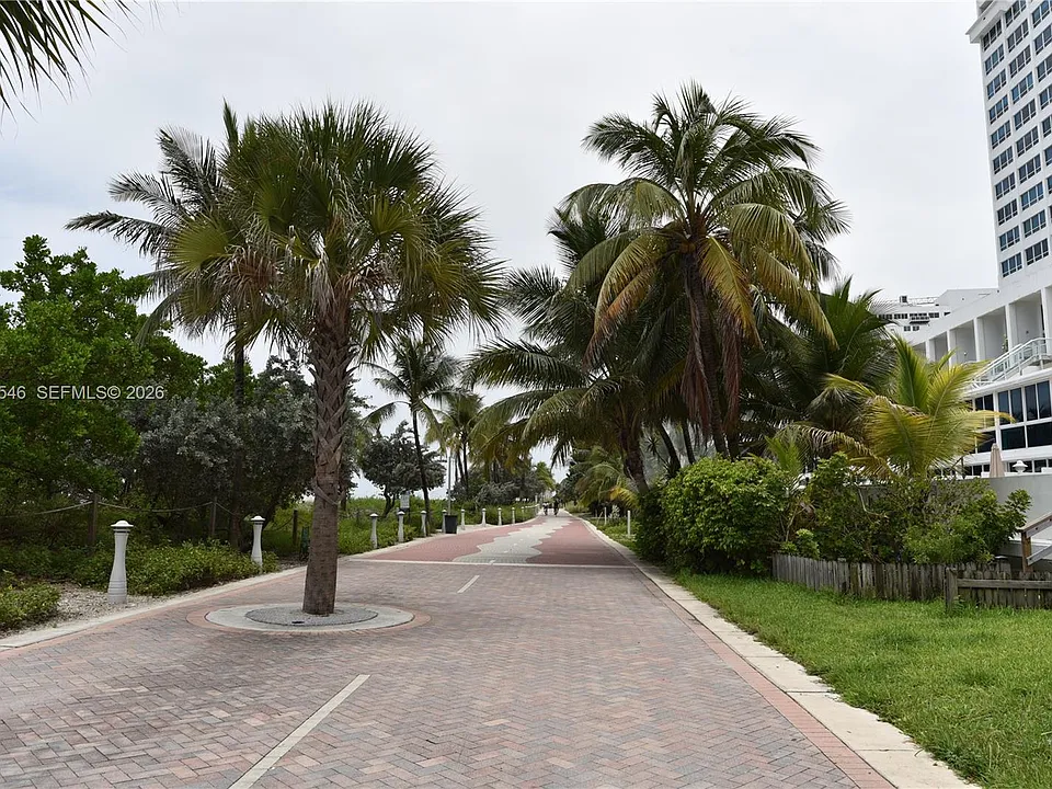 5555 Collins Ave #8K
