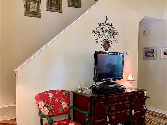 3rd image of 504 Brockinton S