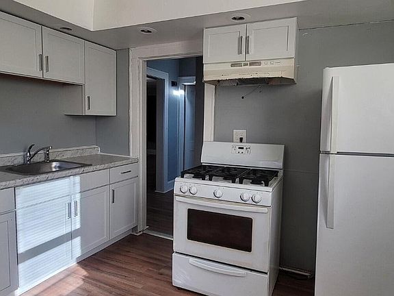 3rd image of 808 Houghton St
