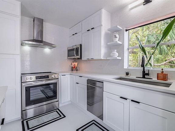 4th image of 1427 Asher Ln