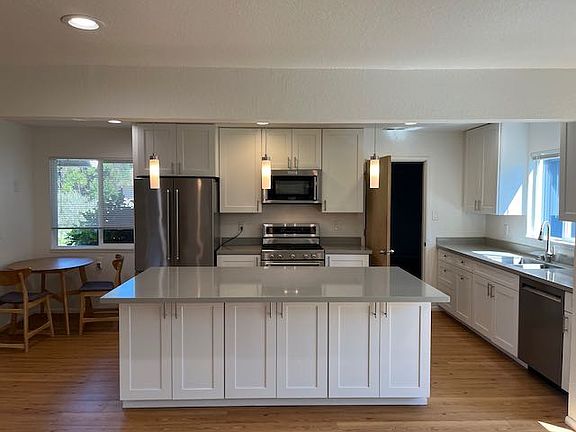 5th image of 700 El Dorado Dr