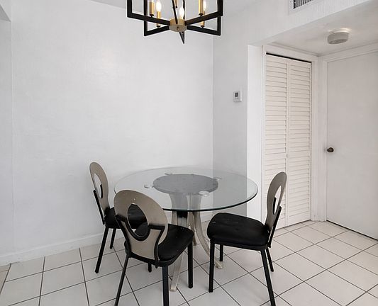 2nd image of 623 NE 2nd St APT 1