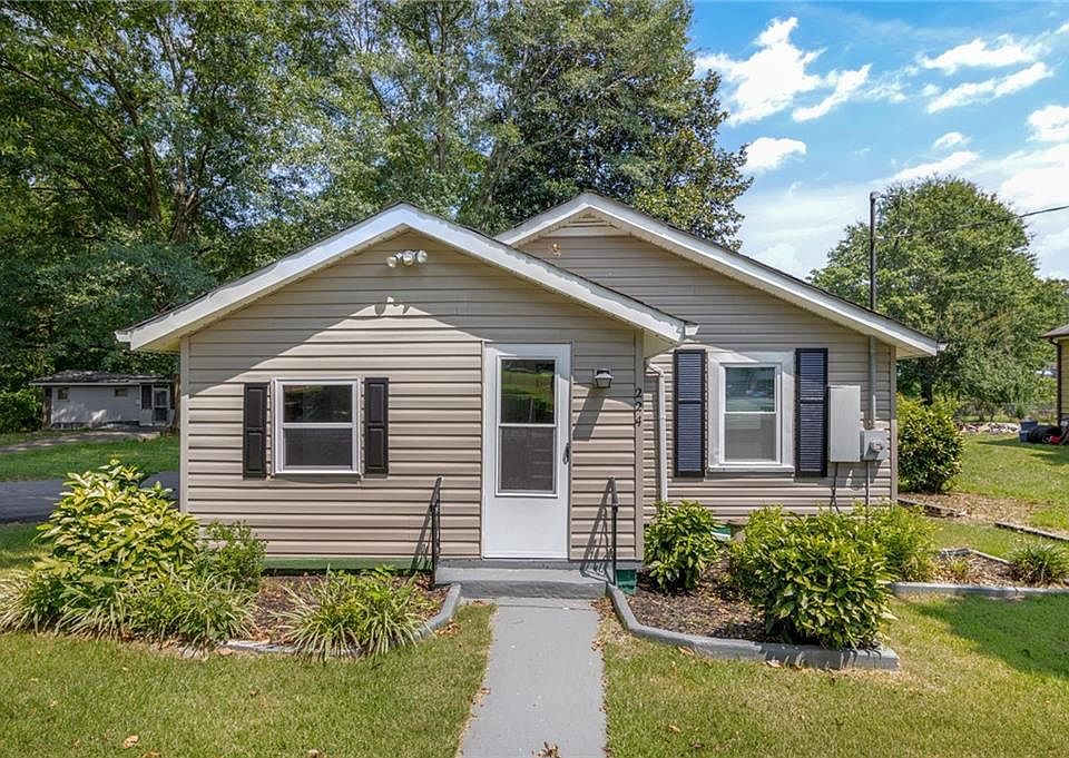 224 N 5th St, Easley, SC 29640 Zillow