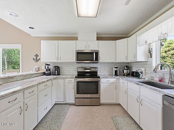 4th image of 806 Lord Granville Drive