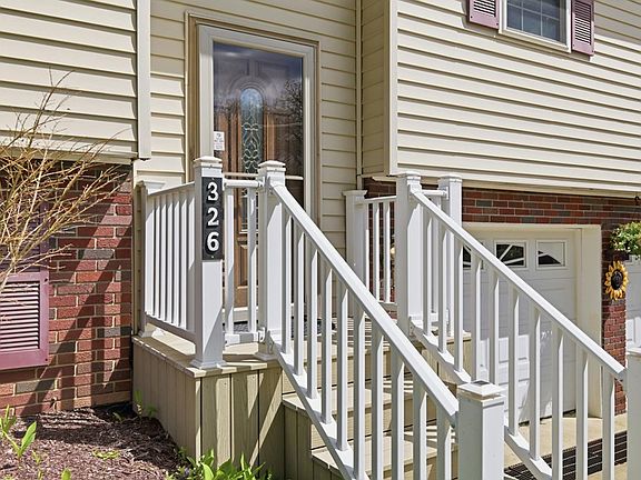 3rd image of 326 Merrick St