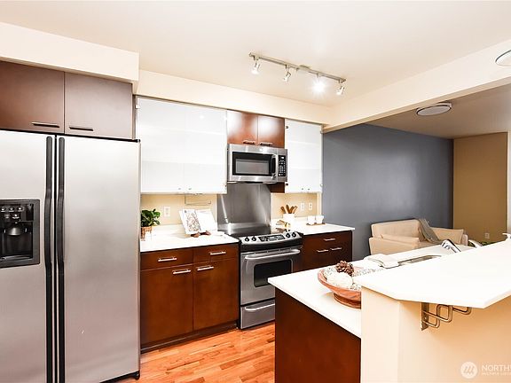 4th image of 159 Denny Way #402