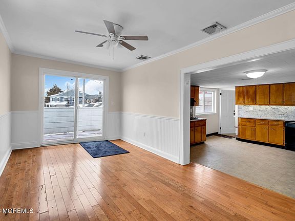4th image of 1001 Arnold Ave