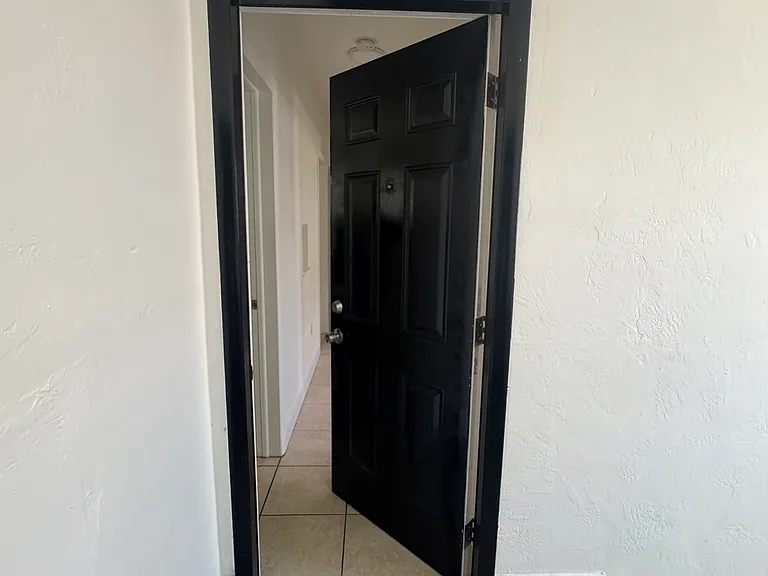 825 SW 5th St #3 — Photo 6