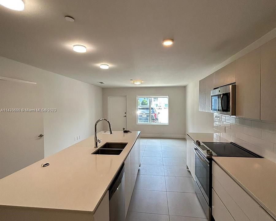 1st image of 2535 NE 193rd St #4104