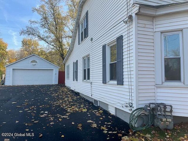 4th image of 3221-3223 Old Carman Road