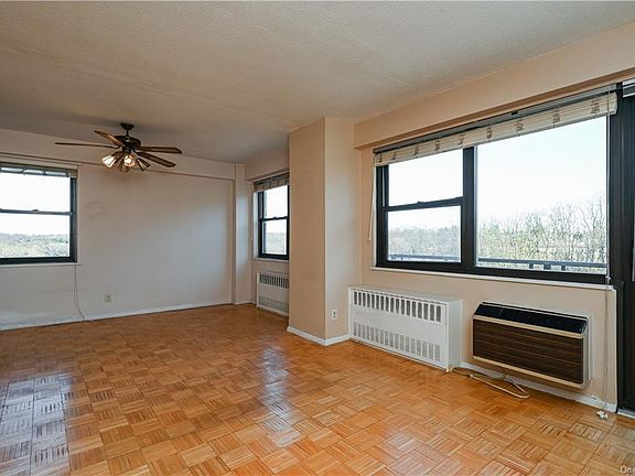 5th image of 155 Ferris Ave #9G