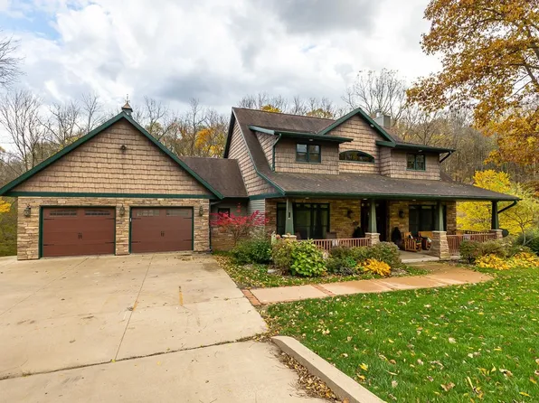 13568 Gretchen Ct, Sherrill, IA 52073
