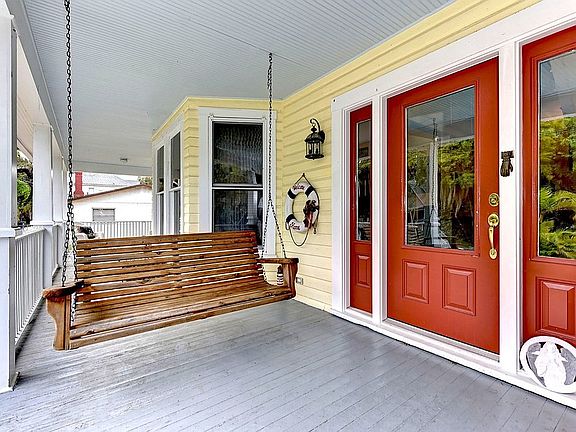 4th image of 330 12th Ave W