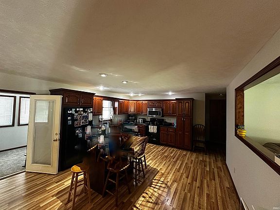 5th image of 809 NW 16th St