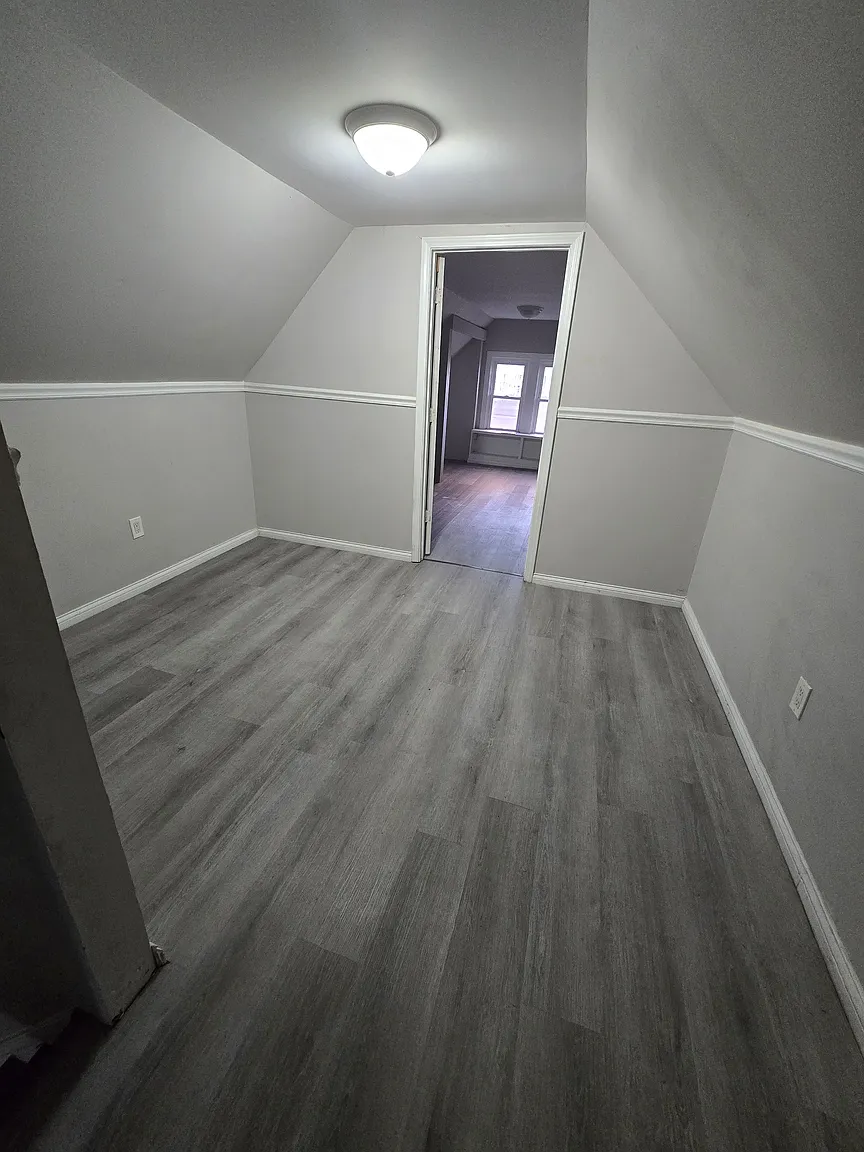 647 E Tennessee St photo 1