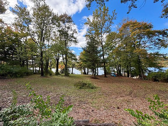 5th image of 304 Round Lake Terrace