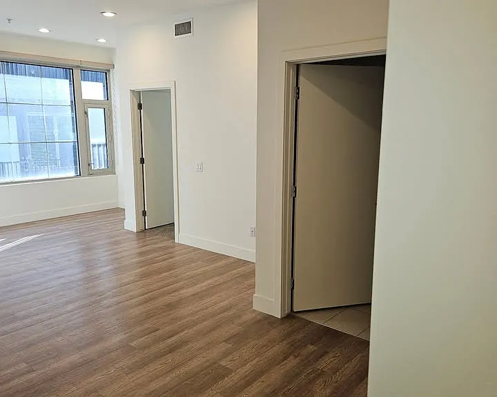 230 3rd St #10 — Photo 2