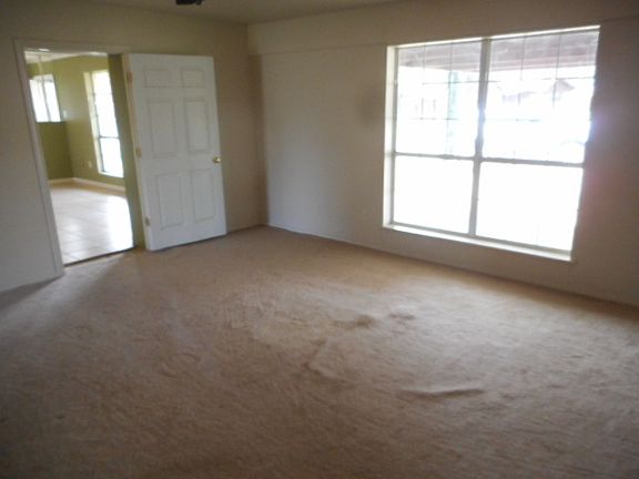 3rd image of 500 Nancy Dr