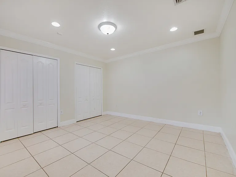 2963 SW 17th St — Photo 4
