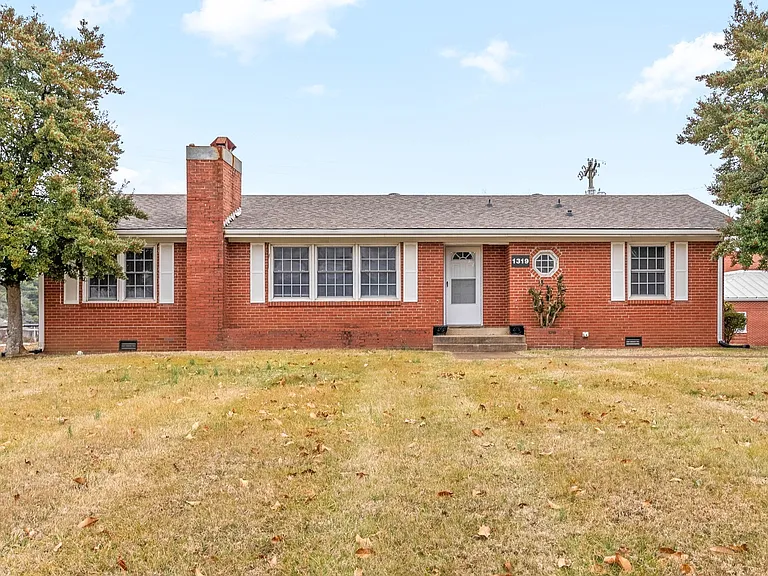 1319 Fort Campbell Blvd — Photo 1