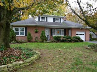 211 Clearview Rd, Hanover, PA 17331