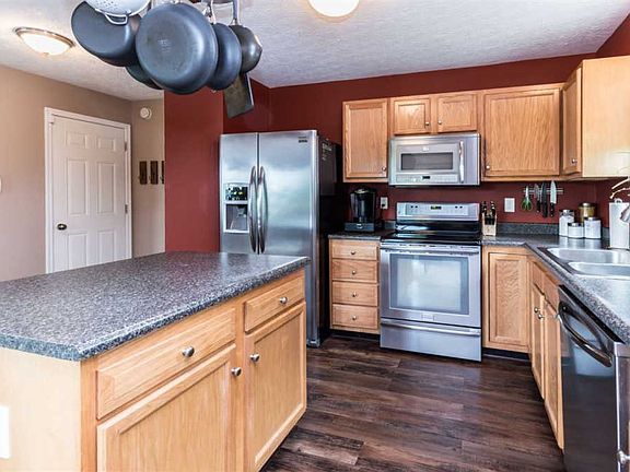 3rd image of 10161 Meadow Glen Dr