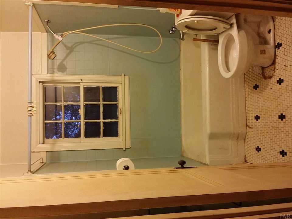 2nd image of 1410 Dexter Ave