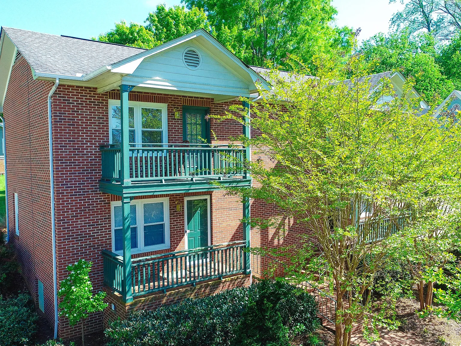 2 bed, 1.5 bath, 1402 sqft, $2,000 — Photo 1