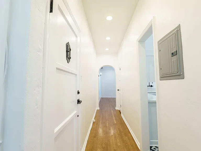 147 North Hamilton Drive — Photo 19