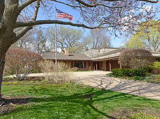 280 Meadowbrook Dr, Northfield, IL 60093