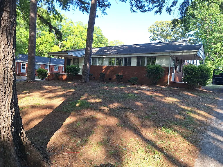 1916 Manteo Ct — Photo 2