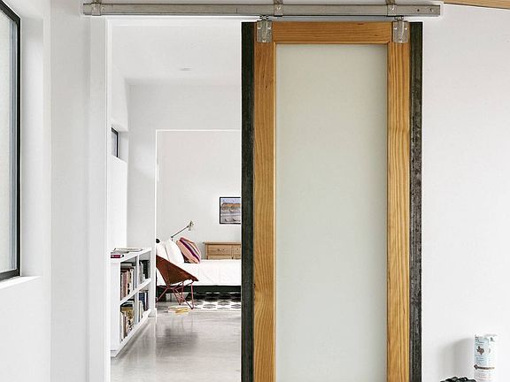 5th image of 301 E Mendias St