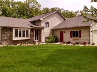 1858 Westbreeze Dr, Oshkosh, WI 54904