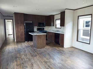 421 10th St, Ogden, KS 66517