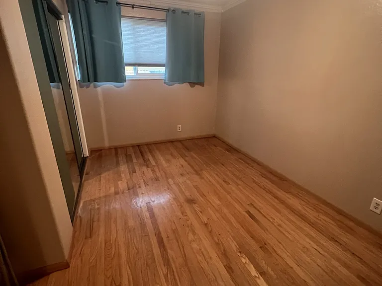 240 Catalina Ave — Photo 11
