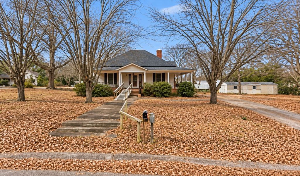 5783 Oak St - Property Image