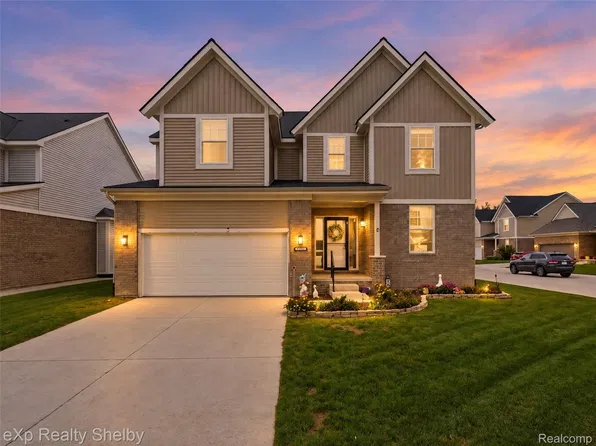 47375 Bayside Cir E, Chesterfield, MI 48047