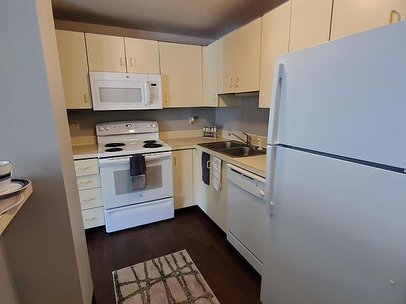 2nd image of 5316 Pershing Ave APT 211