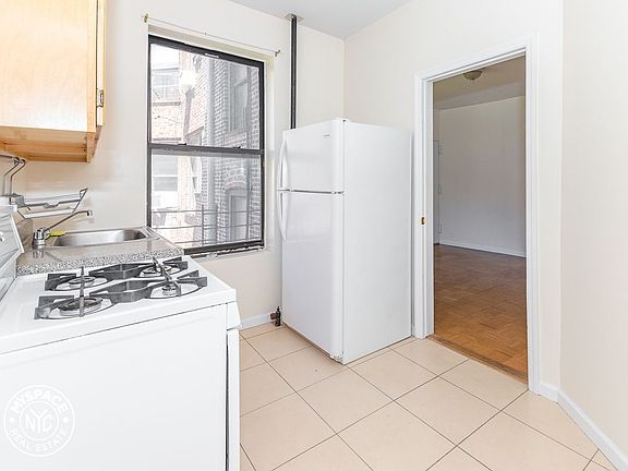 3rd image of 244 Roebling St #14B