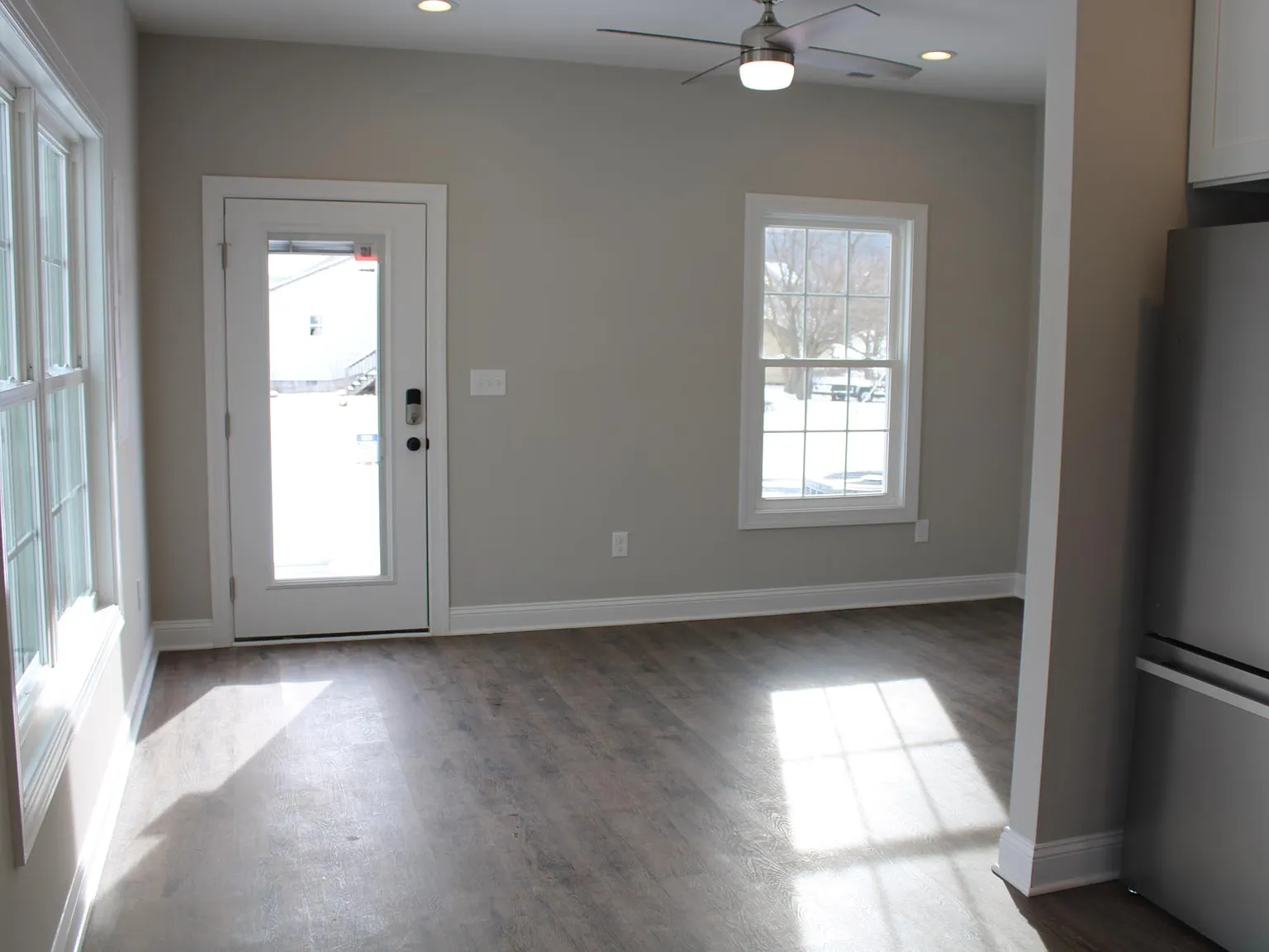 3 bed, 2.5 bath, 1216 sqft, $1,900 — Photo 4