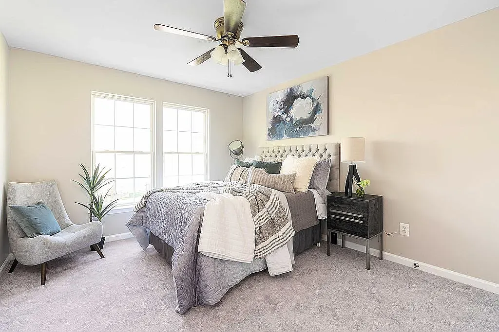3 bed, 2294 sqft, $2,900 — Photo 2